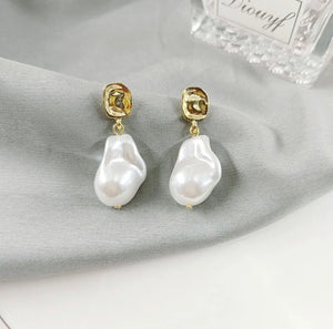 Calista Pearl Dangle Earrings